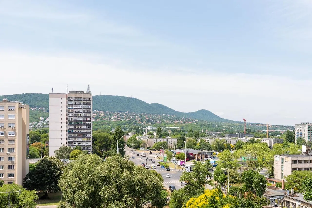 Sweet Home Apartman , 30Sqm Studio, Free Private Parking, Mountain View, Balcony, 20 Min From Downtown 부다페스트