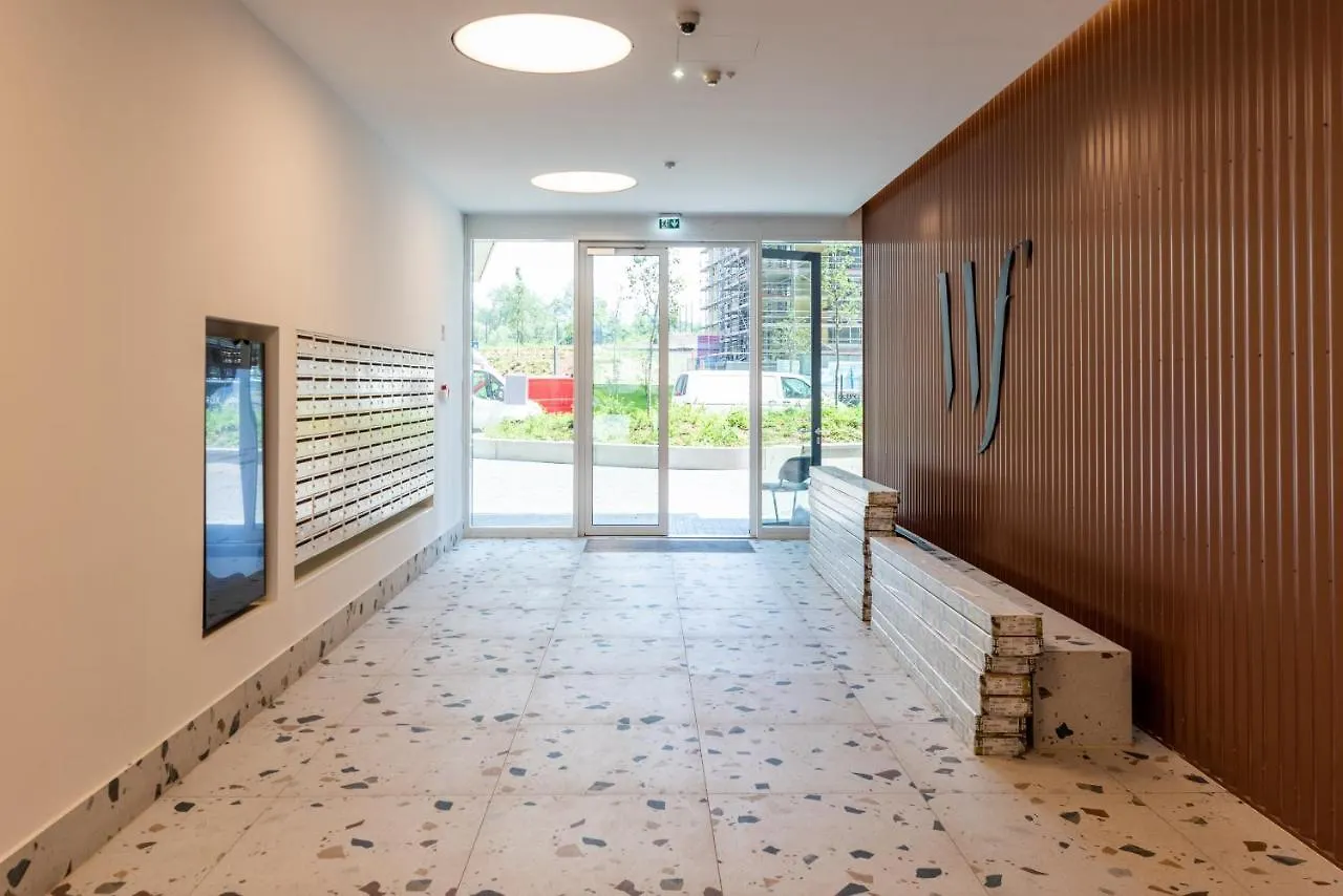 Sweet Home Apartman , 30Sqm Studio, Free Private Parking, Mountain View, Balcony, 20 Min From Downtown 부다페스트